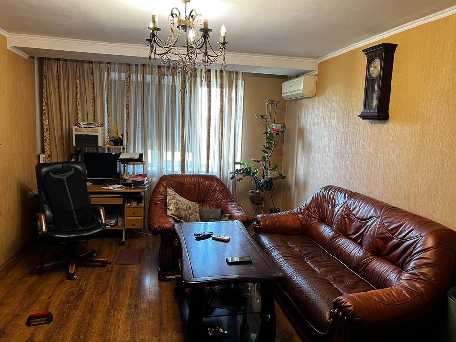 Обміняю 2-кімнатну квартиру на будинок або іншу квартиру з моєю доплат