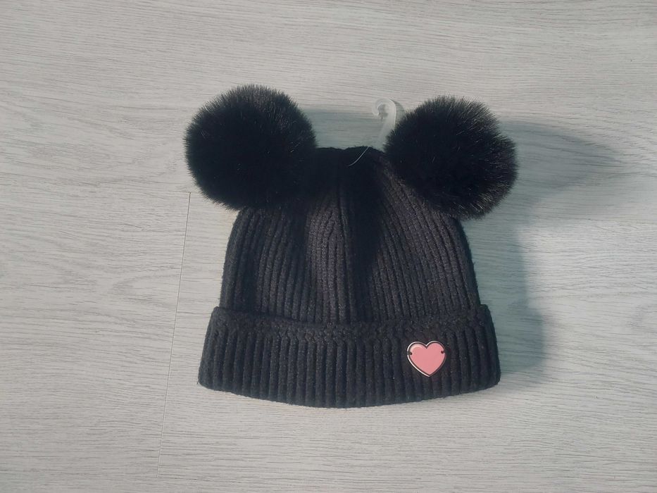 Czapka czarna dziewczęca dziecięca dla dziewczynki z pomponami