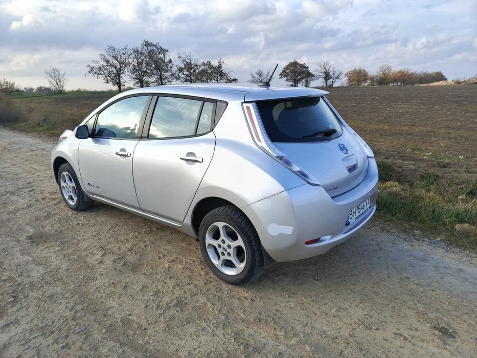 Продам nissan leaf 120 km