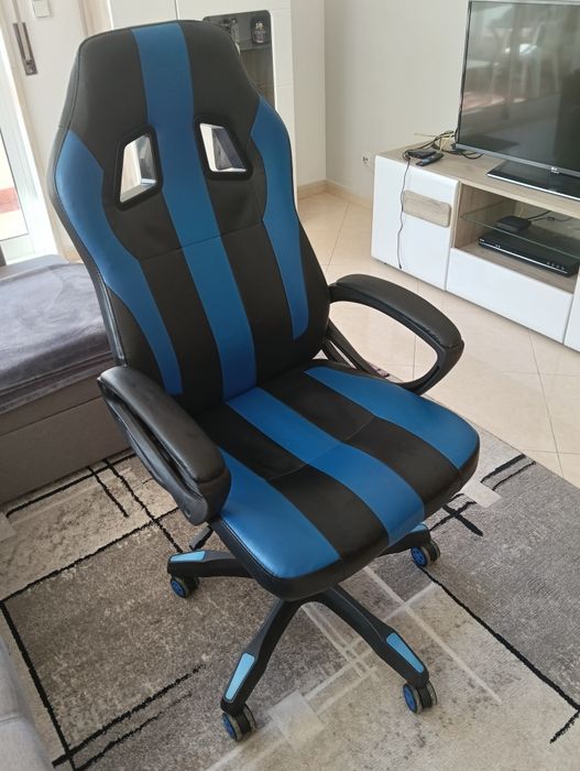 Cadeira gaming da marca Rainbow,