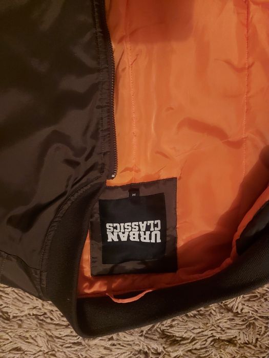 Продам бомберку на мальчика размер М.Бу но в очень хорошем состоянии