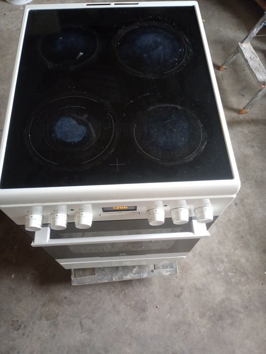 Piekarnik z płytą elektryczną Electrolux