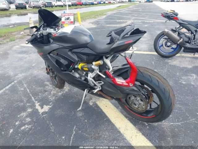 Ducati Panigale V2 2025