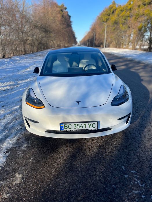 Продається Tesla 3