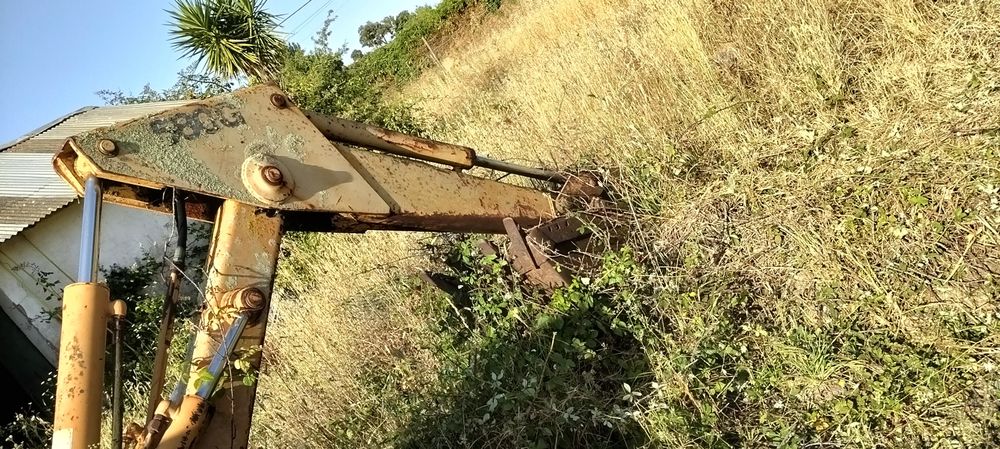 Reta escavadora case