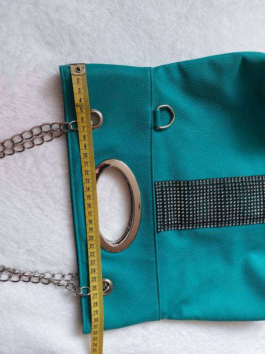 Torebka na srebrnym łańcuszku