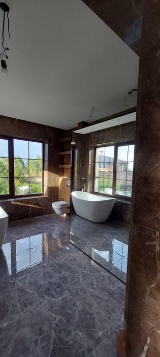 Стеклянная душевая кабина, перегородки перила,двери из калёного стекла