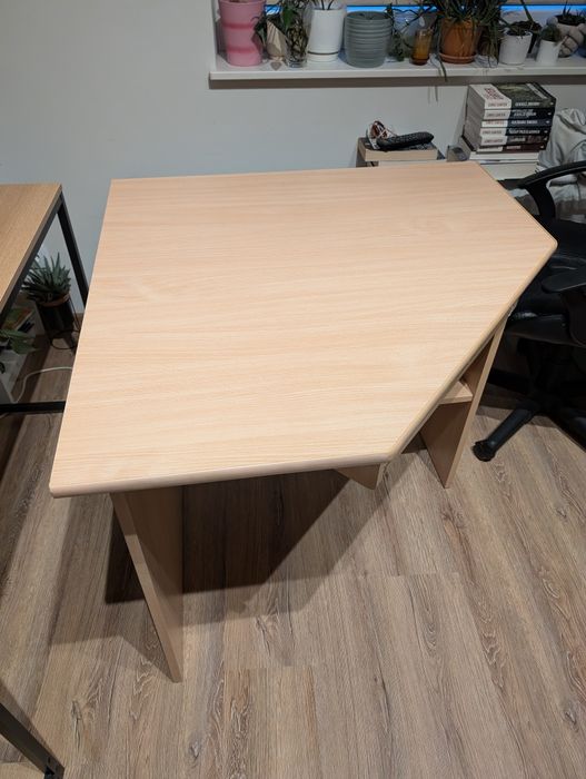 Sprzedam biurko narożne z wysuwaną szufladą