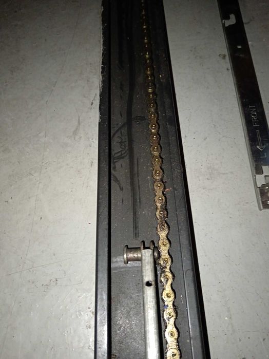 Guia de calha de ferro portão de garagem com corrente