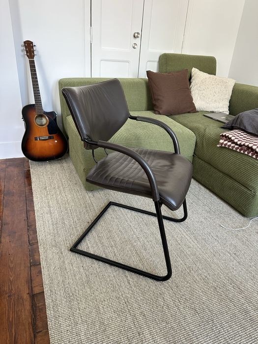 Cadeira vintage em pele e metal – estilo Bauhaus / cantilever