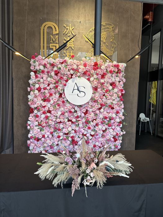 Стильна фотозона преміум-якості для ваших найкращих моментів!