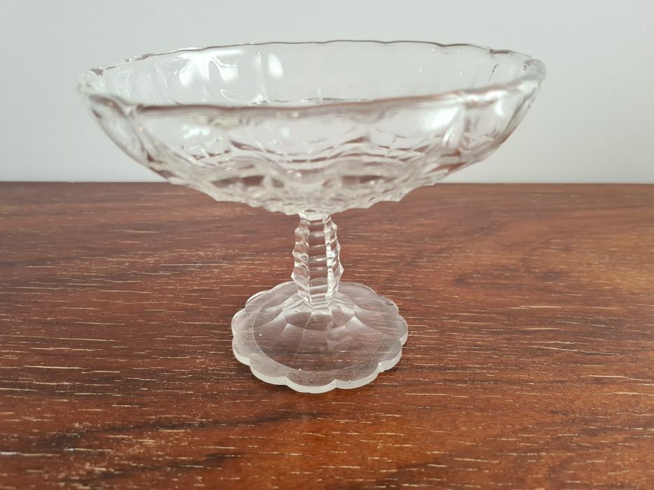 Taça com pé em cristal