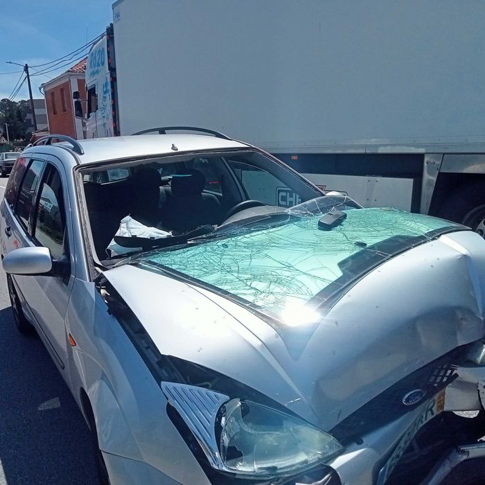 Carro batido de frente