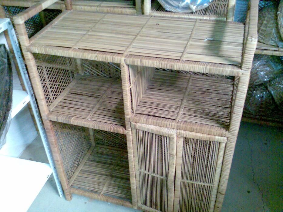 Armário com portas oriental de verga