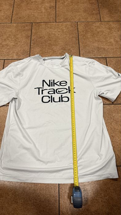 Sprzedam używaną koszulkę NIKE, rozmiar M, rozciągliwa jak L.