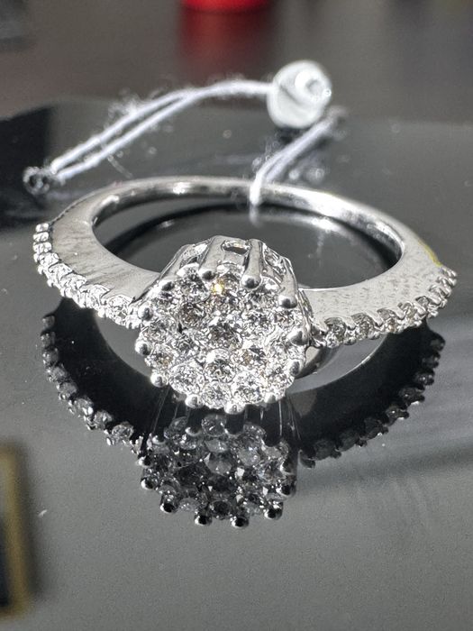 Прекрасное золотое кольцо с бриллиантами просто блеск 585 проба р15,8