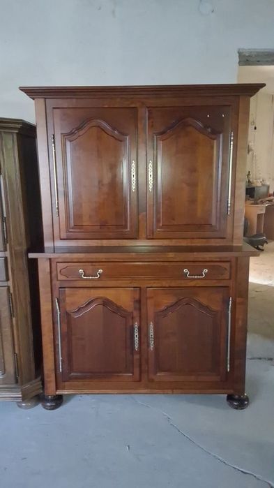 Секретер ,тумбочки ,комоди шафи Бельгія