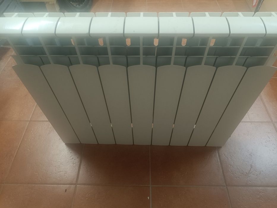 Grzejnik aluminiowy 720mm 9 elementów