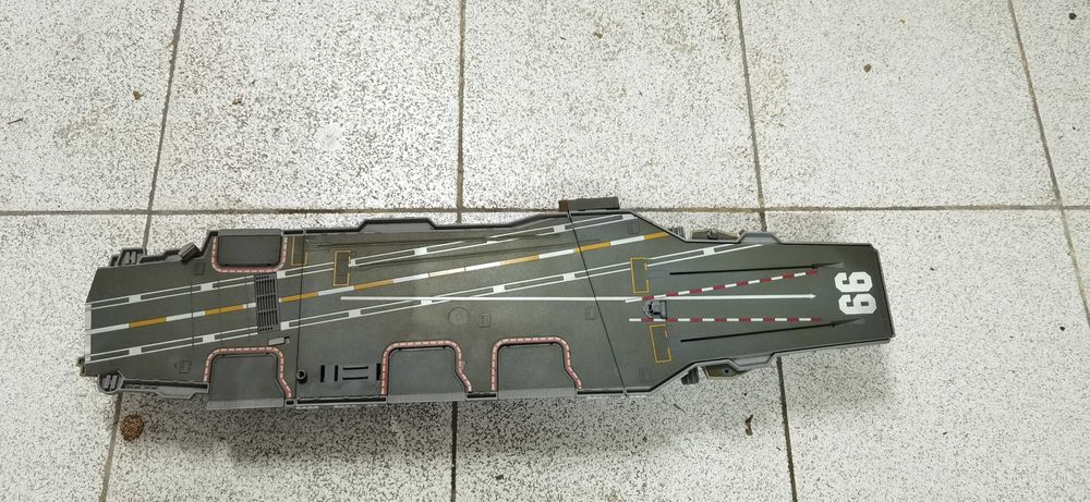 Porta aviões - Micro Machines