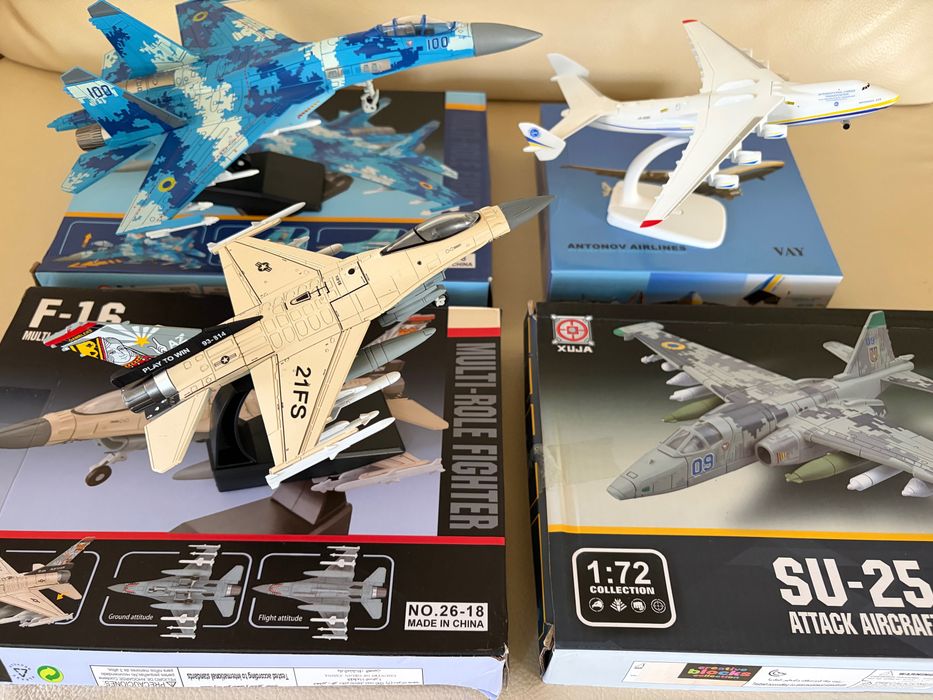 Модель літака винищувача F-16 / маштаб 1:72