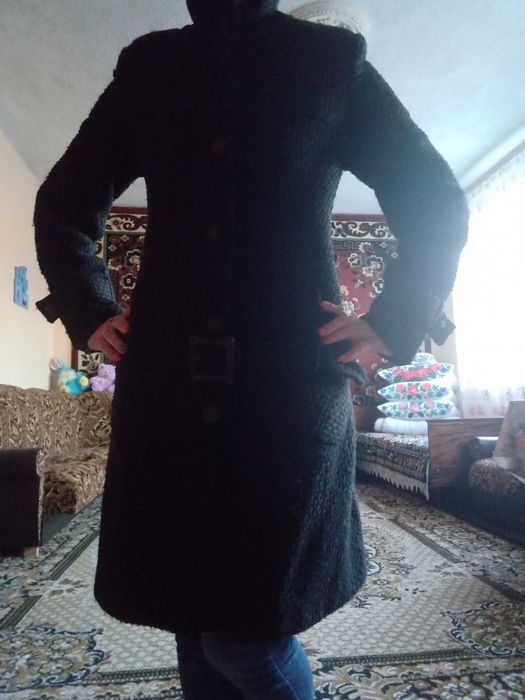 Пальто осіннє з поясом на бедрах