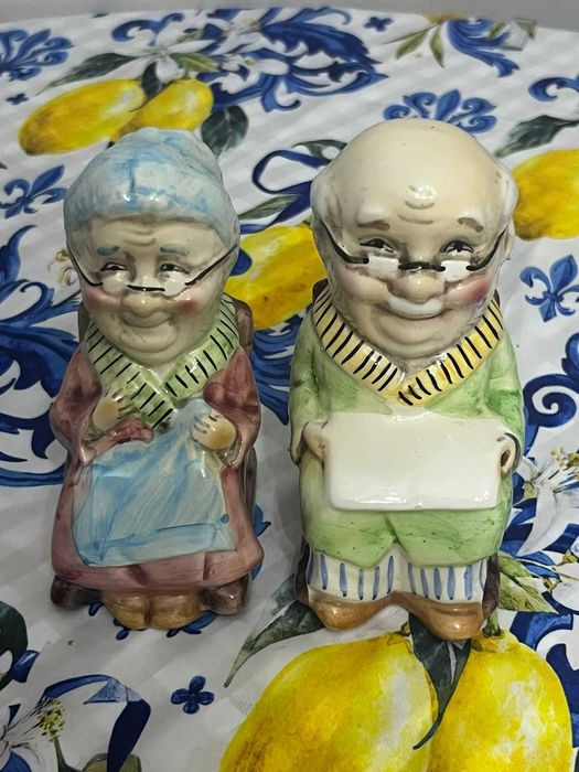 Par de Mealheiros em Cerâmica – Avós Sentados
