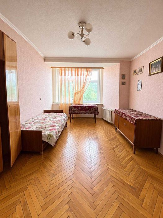 Продаж 2х кімнатної квартиру в самому центрі селища Володарка