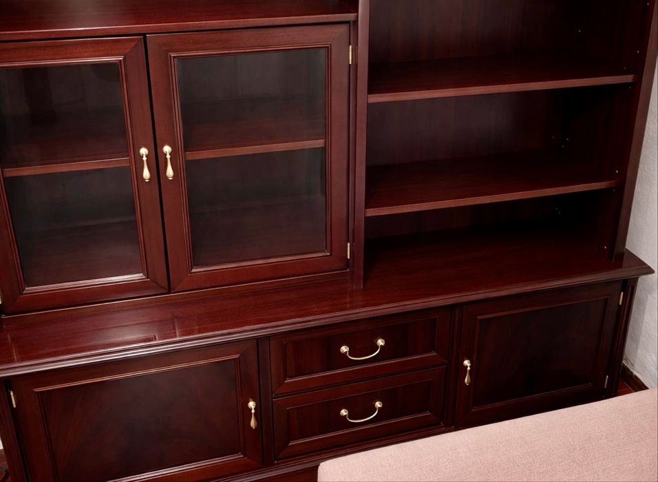 Móvel em madeira maciça – excelente estado