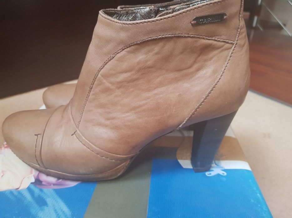 Skórzane beżowe botki buty CARINII roz. 39 ocieplane jak Nowe