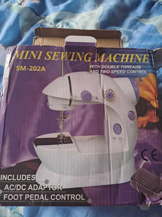 Mini maquina de costura nova