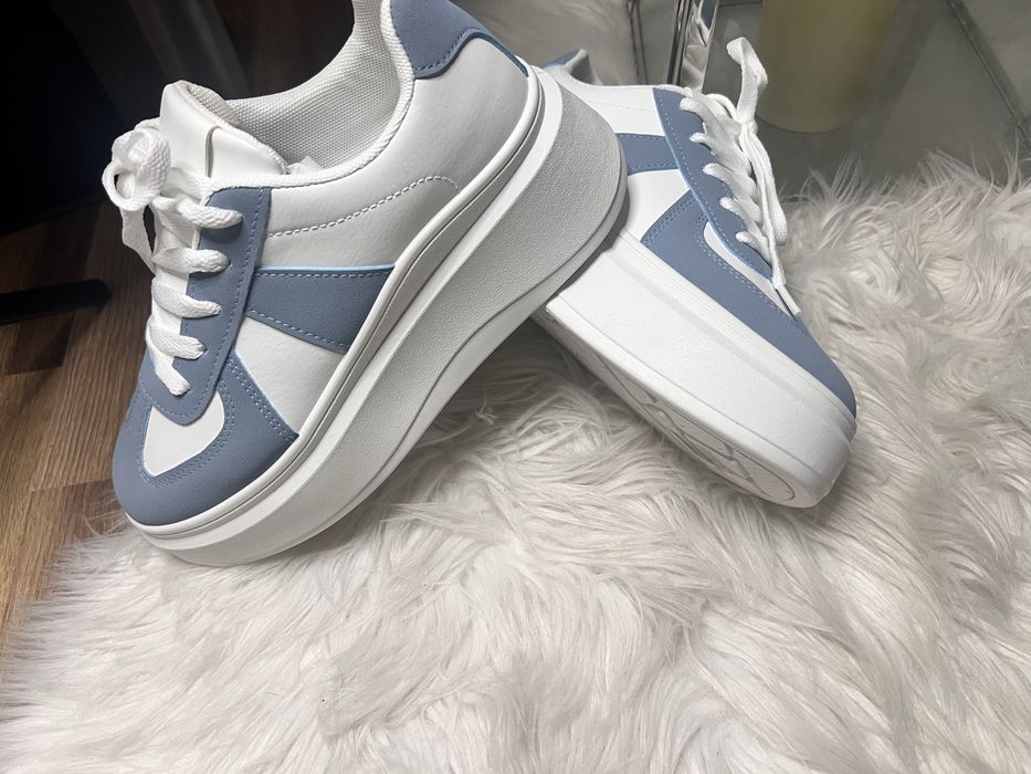 Sneakersy  białe -błekitne na platformie 38