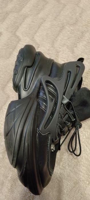 Кросівки жіночі чорні