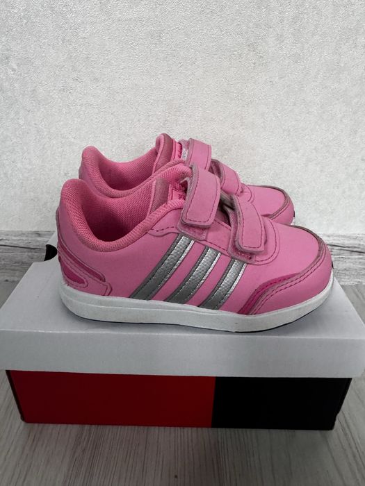 Кросівки adidas для дівчинки