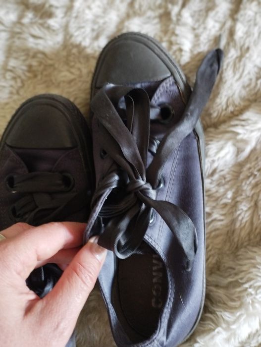 Tênis All Star Converse cinza acetinados