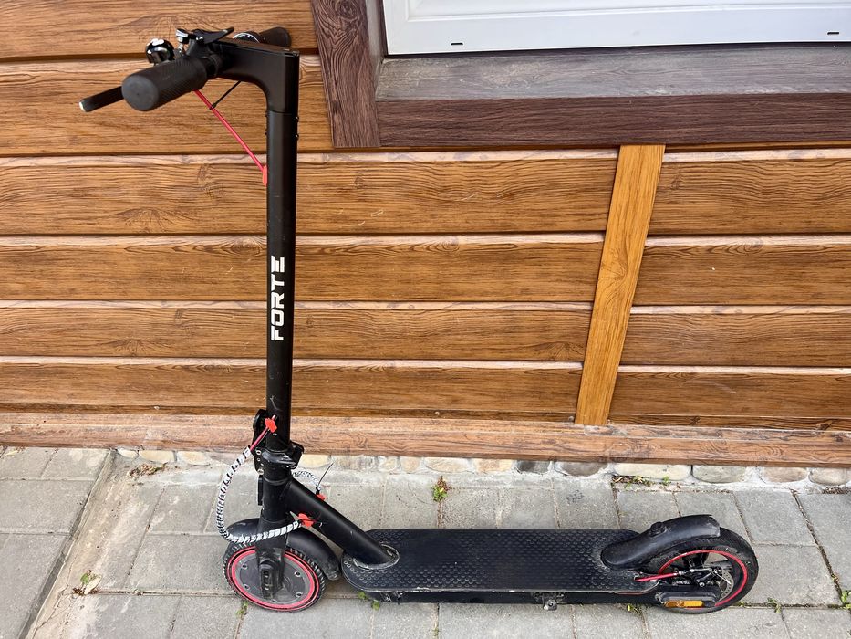 Електросамокат Forte E9 Pro (36V, 500W) — чудовий стан