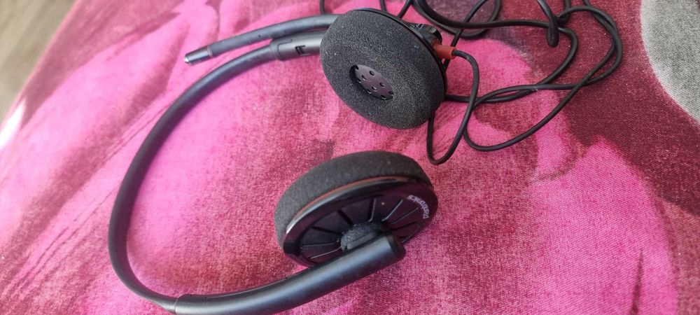 Used Plantronics wired headphones C320-M