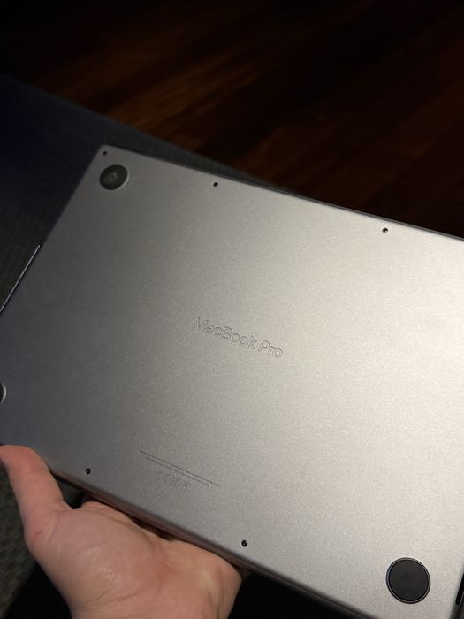 Macbook Pro 14” 2023 M3 8-Core 8Gb Ram 512Gb SSD