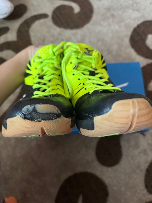 Волейбольні кросовки Mizuno