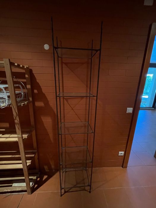 Estante Com Prateleiras De Vidro