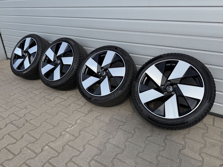 Koła zimowe 20” Volvo XC40 235/45/20-255/40/20 Pirelli 2022R