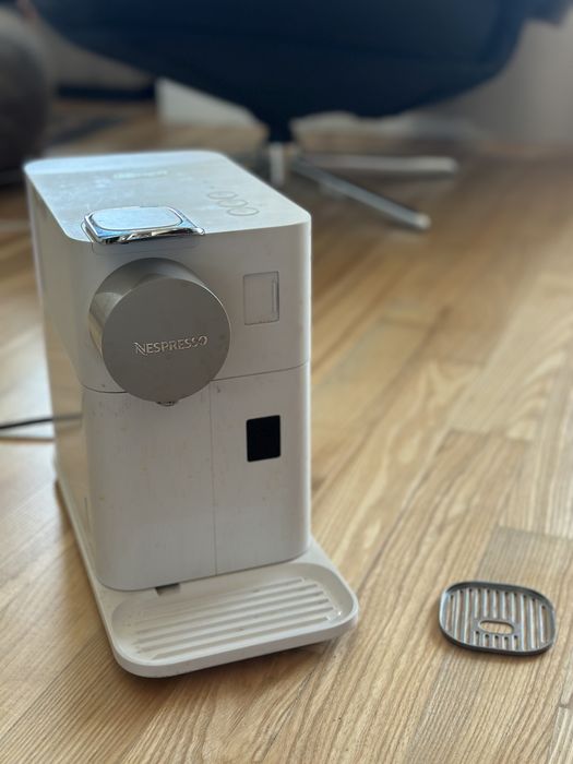 Ekspres DELONGHI Nespresso Lattissima One EN510.W Biały