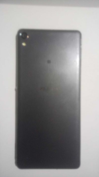 Telefon Sony XA 5"