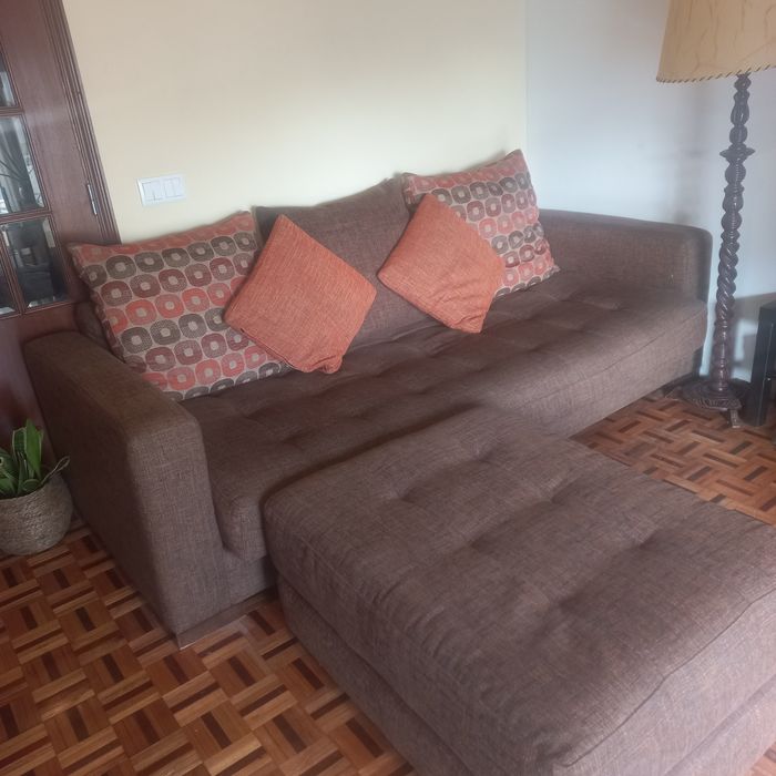 Sofá  grande  com chaise longue amovível