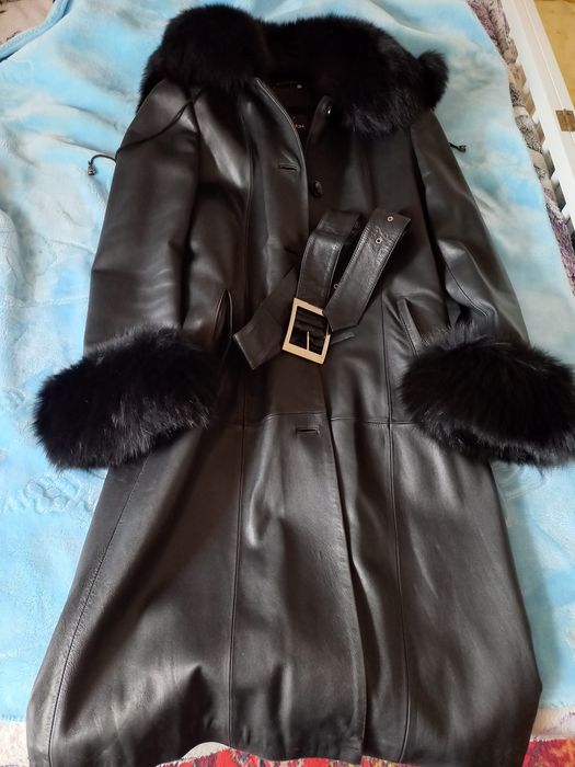 Кожаное пальто с натуральным мехом