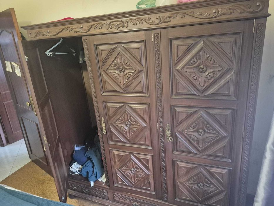 Conjunto de Quarto - Roupeiro+mesas de cabeceira+cama+colchão
