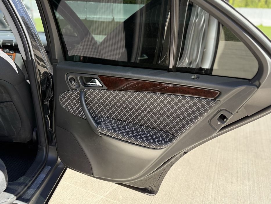 Mercedes benz C200K w203 2001