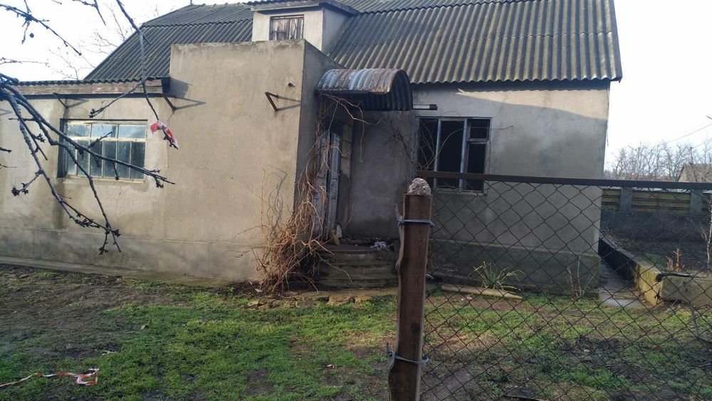 Продам участок с незавершеным строением