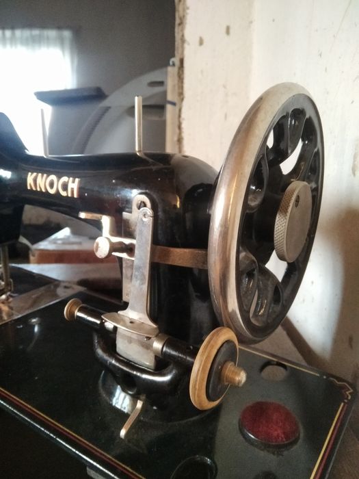 Новая швейная машинка KNOCH 1860 года .: 10 100 грн