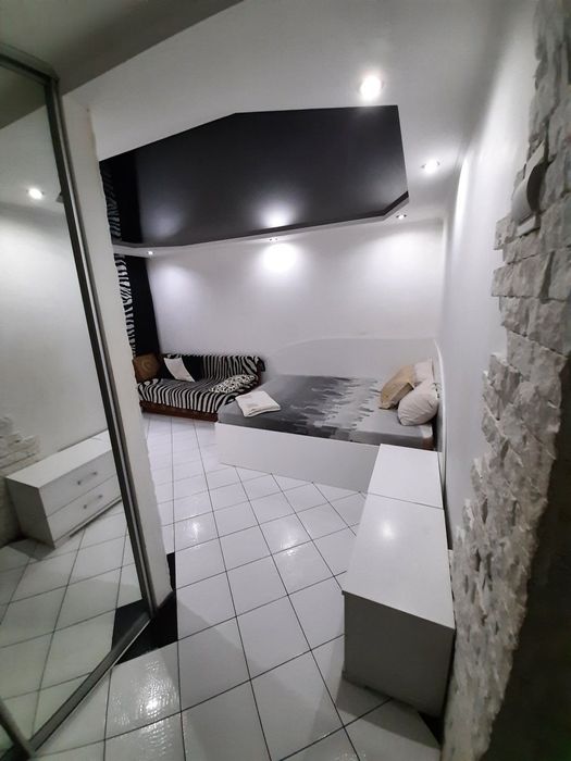 Квартира студія на Червоної калини 4 а  подобово та погодинно