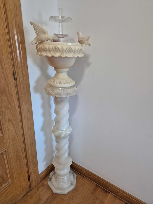 Coluna em Alabastro Esculpido - Fonte Interior Neoclássica